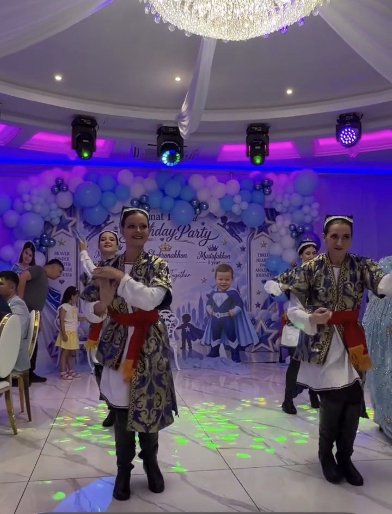 Atirgul Dance Ensemble performing